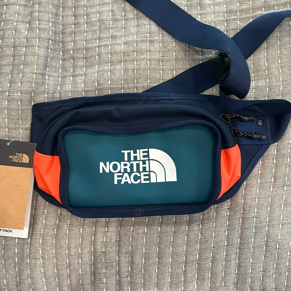 The North Face Fanny pack - travel pack NWT